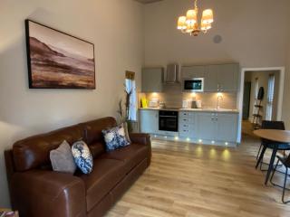 Holly Berry Lodge with Hot Tub - Cupar - 8