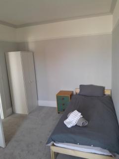 Conveniently located, newly refurbished flat (sleeps 4) - Pembrokeshire - 4