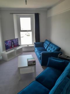 Conveniently located, newly refurbished flat (sleeps 4) - Pembrokeshire - 0