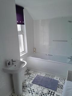 Conveniently located, newly refurbished flat (sleeps 4) - Pembrokeshire - 1