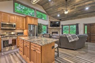 Sprawling Blowing Rock Escape with Theater and Hot Tub - 1