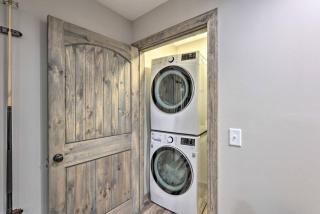 Sprawling Blowing Rock Escape with Theater and Hot Tub - Blowing Rock - 1