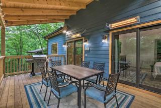 Sprawling Blowing Rock Escape with Theater and Hot Tub - Blowing Rock - 2