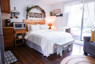 Wanderlust Studio Suite with Private Patio - Harrison Hot Springs - 5