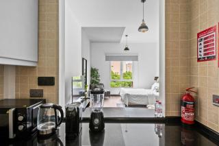 Luxury studio in Discovery Gardens near metro - Dubai - 4