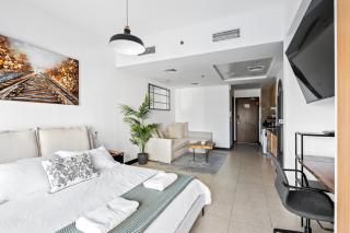 Upscale Studio Full lake View in Goldcrest View Tower - Dubai - 3