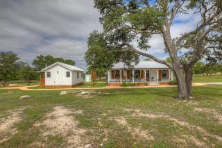 3 Acres of Luxury and Views in Fred Wine Country! - Fredericksburg - 8