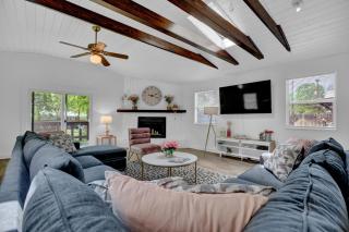 Willkommen to Pink Haus 1 Mile to Main Street! - Fredericksburg - 6