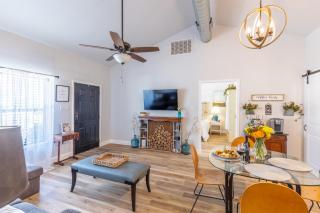 La Casita: Hot-tub & Firepit, 15 min to Fred! - Tivydale - 1