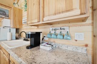 Charming Casita Right on Main St - Fredericksburg - 1