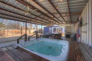 Hackberry Retreat - Hot Tub - Near Main - Fredericksburg - 7