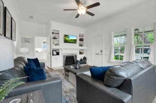 Awesome Haus with Gameroom, 4Blks to Center of Town! - Fredericksburg - 2