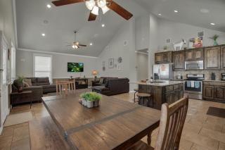 Let's Go Tubing! Awesome House-Next to River! - New Braunfels - 6