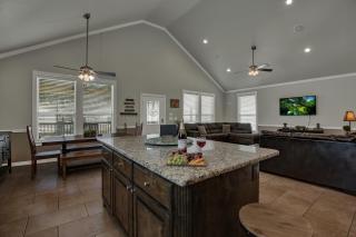 Let's Go Tubing! Awesome House-Next to River! - New Braunfels - 5