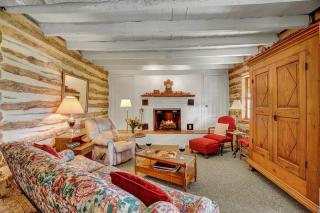 Historic Log Cabin Retreat Near Town on 5 Acres! - Fredericksburg - 4