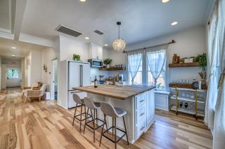 The Golden Goose - Hot Tub-Fire Pit-2 BLKS to Main - Fredericksburg - 3