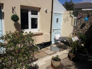 Mews Cottage in Private Seafront Estate - 2