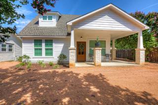 Stunning Home with Hot Tub - Walk to Main - Fredericksburg - 0