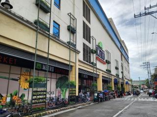 81 Newport C5 10i Balcony & Pool across NAIA T3 - Manila - 1