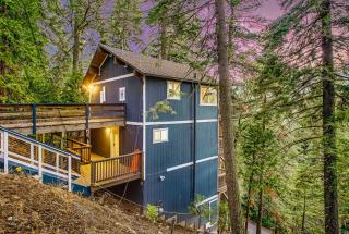 Tree-Lined Lake Arrowhead Cabin about 1 Mi to Village! - Lake Arrowhead - 0