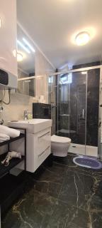 Apartments Hvaranin - Stari Grad - 2