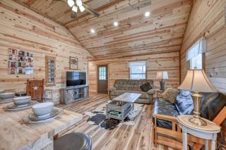 Cozy Cabin Firepit and Grill & 10 mins to Main St - Fredericksburg - 5
