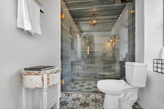 Coco Casita Hot Tub - 4 miles to Downtown Fred - Fredericksburg - 4