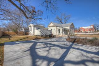 Gorgeous Home 1 Blk from Main with Hot Tub & Fire Pit! - Fredericksburg - 4