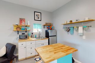 Pura Vida Texoma, Unit B - - 2