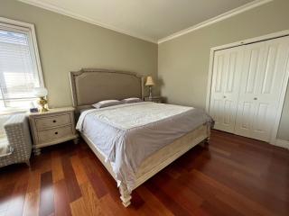 A cozy bedroom with a private washroom close to YVR Richmond - Richmond - 8