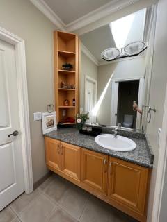 A cozy bedroom with a private washroom close to YVR Richmond - Richmond - 1