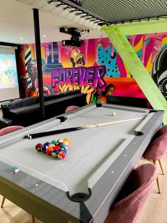 Capsule Forever Young - Jacuzzi - Sauna - Billard - arcade de jeux - Netflix & home cinéma - Ping Pong - Hastière-par-delà - 9