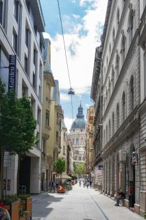 Luxury Peaceful Apartment by the St Stephen's Basilica - Budapest - 9
