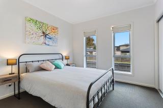 Beach 27 by Ready Set Stay - BYO LINEN & TOWELS - Dromana - 3