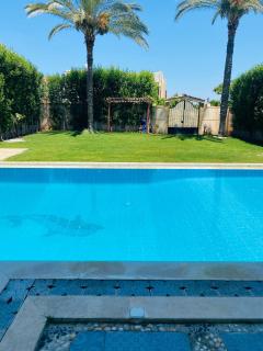 Lovely Villa 5- bedroom with Overflow Pool with Nice Garden at Green Oasis Resort - 0