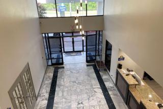 Days Inn & Suites by Wyndham Tahlequah - 9