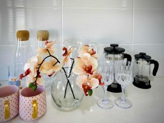 Adorable Modern 4 Br House WiFi & Parking - 6