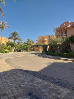 Sea Breeze شاليه مواجة للبحر Empire Resort العين السخنة - 3