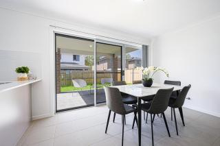 Edmondson Park Modern 4 Br House Parking - Prestons - 7