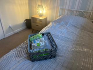 Single bed Parking Internet Coffee Garden Patio TV Quiet Close to main bus route B98 9NH - 5