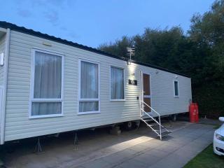 Modern 6 Berth Static Caravan, Hunstanton - Hunstanton - 1