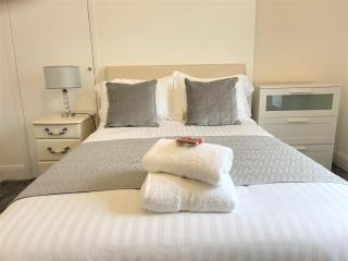 Robinhuts - 3 Bed Accommodation -Perfect for Contractors, Families & Students - Hull - 4