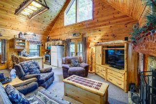 Sevierville Cabin with Wraparound Deck and Lake Access - Sevierville - 6