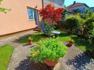 Garden free parking - 8