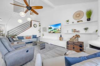 Chic Townhouse on Lake LBJ with Wet Boat Slip - 5