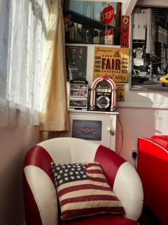 American Retro Chalet - 5