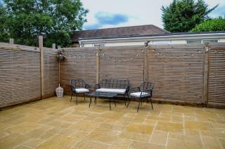 Luxury 5 Star apartments, Parking, Garden, near Metro Stations 10-15mins to London - Londra - 6
