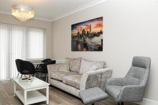 Luxury 5 Star apartments, Parking, Garden, near Metro Stations 10-15mins to London - Londra - 8