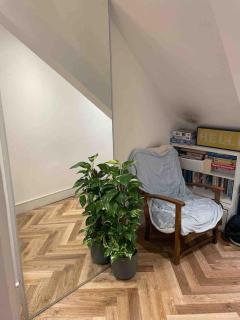 2/3 bed with garden, driveway & children’s toys - 6