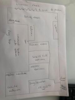 2/3 bed with garden, driveway & children’s toys - 2